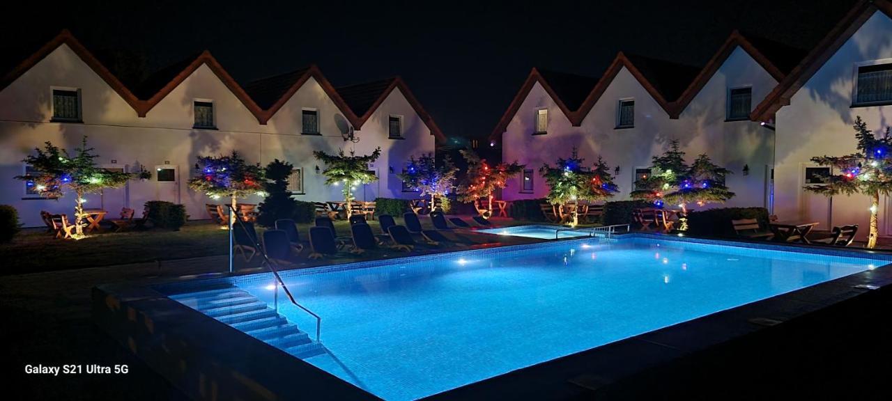 Aqua Fun Domki Z Basenem Darlowo Ngoại thất bức ảnh
